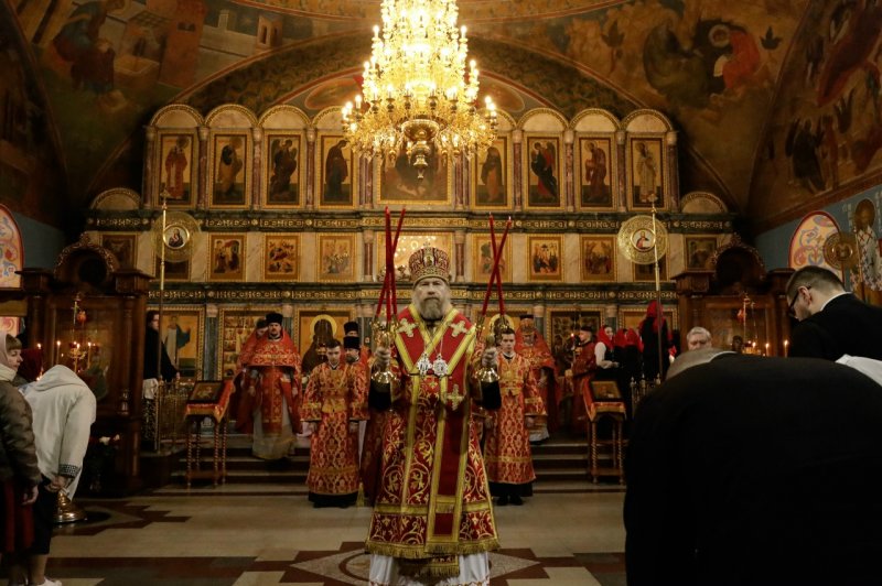 Правящий Архиерей возглавил пасхальное богослужение в Успенском семинарском храме