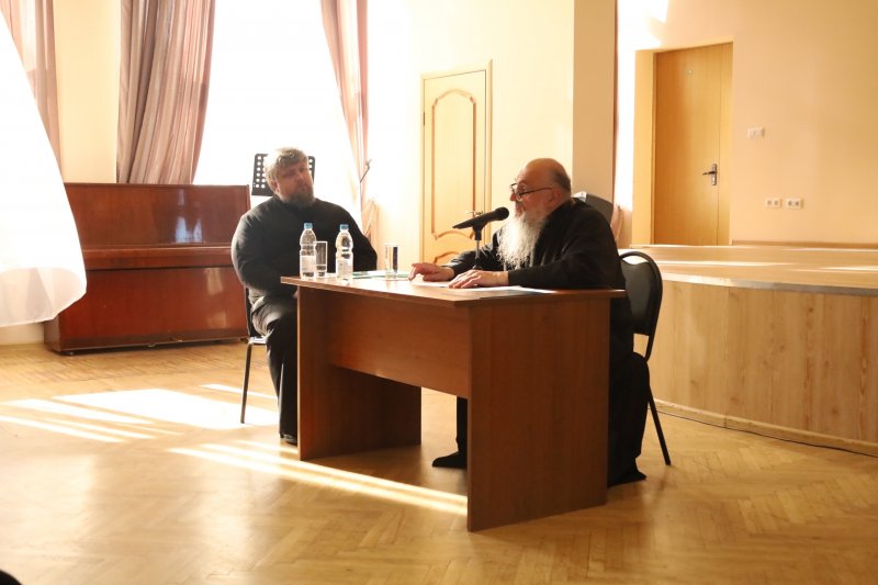 В Воронежской духовной семинарии прошла встреча с протоиереем Геннадием Заридзе о духовных причинах выгорания и сквернословия