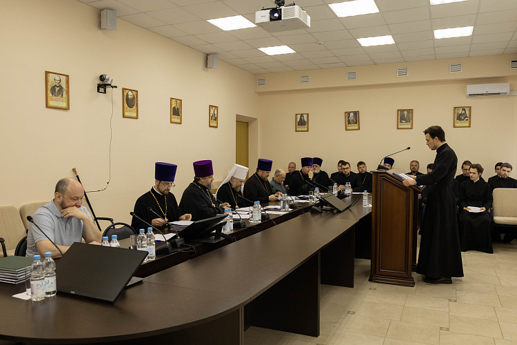 В Воронежской духовной семинарии состоялась защита выпускных квалификационных работ выпускников бакалавриата 