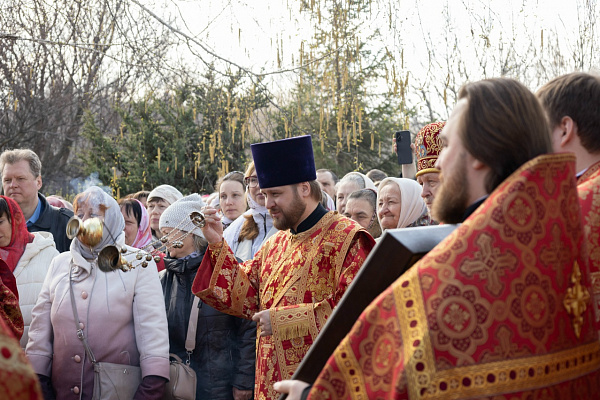 Правящий Архиерей возглавил пасхальное богослужение в Успенском семинарском храме
