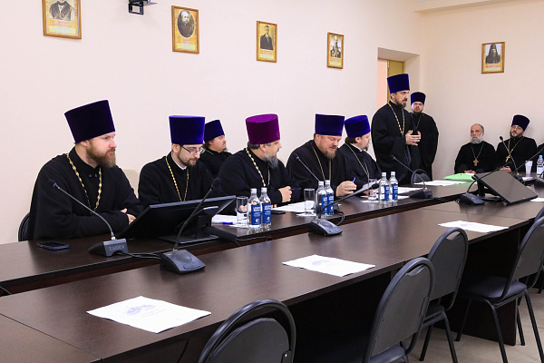 В Воронежской духовной семинарии прошла итоговая аттестация слушателей курсов повышения квалификации священнослужителей