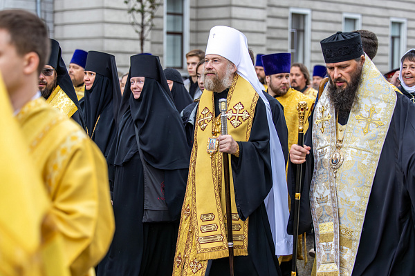 Ректор, преподаватели и студенты Воронежской духовной семинарии приняли участие в общегородском крестном ходе 