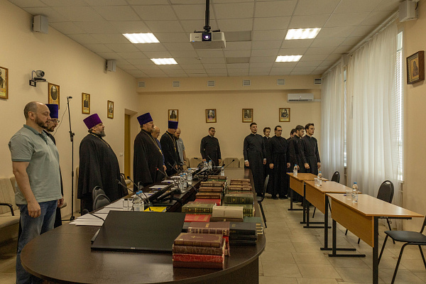 В Воронежской духовной семинарии состоялся итоговый междисциплинарный экзамен для выпускников пастырского факультета