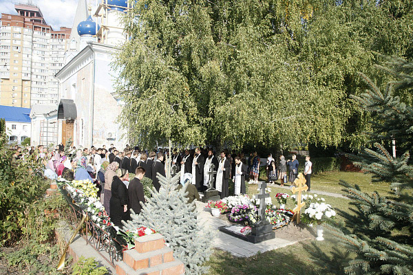 В 40-й день по кончине новопреставленного игумена Иннокентия (Никифорова) в Успенском семинарском храме была совершена панихида