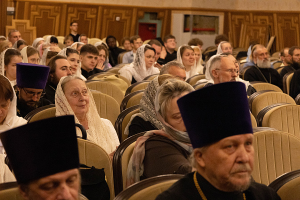 26 июня 2026 года в зале собраний Благовещенского кафедрального собора состоялся торжественный акт в честь 30-го (119-го) выпуска Воронежской духовной семинарии.