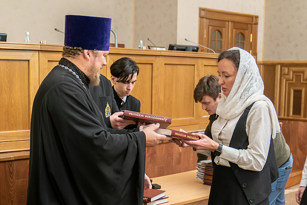 Митрополит Воронежский и Лискинский Сергий возглавил торжественный акт по случаю окончания учебного года в Воронежской духовной семинарии