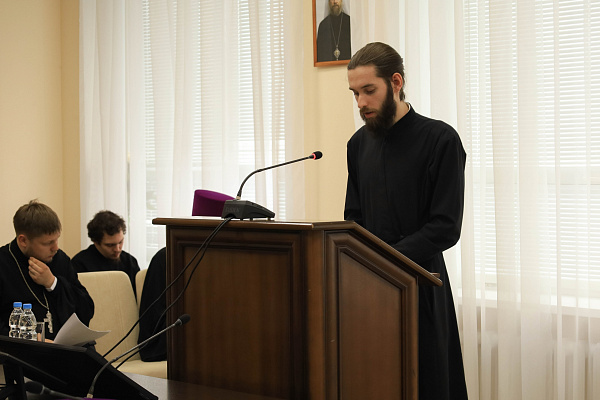 Магистранты пастырского факультета Воронежской духовной семинарии впервые защитили выпускные работы