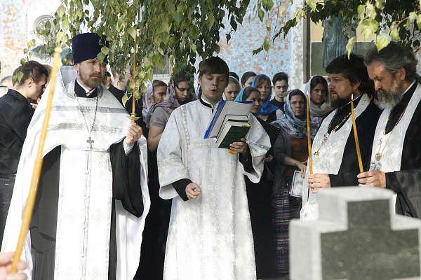 В 40-й день по кончине новопреставленного игумена Иннокентия (Никифорова) в Успенском семинарском храме была совершена панихида