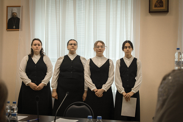 Выпускной комплексный экзамен воспитанниц регентского отделения прошел в Воронежской духовной семинарии