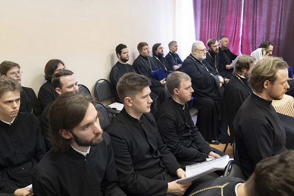 В Воронежской духовной семинарии прошла защита выпускных квалификационных работ студентов пастырского факультета