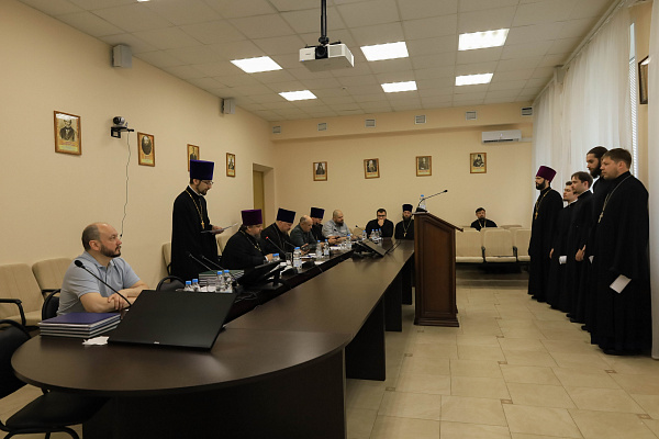 Магистранты пастырского факультета Воронежской духовной семинарии впервые защитили выпускные работы
