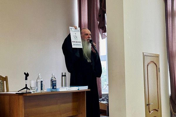 В Воронежской духовной семинарии состоялась встреча студентов с епископом Каменским и Камышловским Мефодием