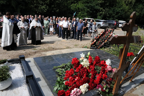 Ректор ВДС и священник ВГМУ совершили панихиду по И.Э. Есауленко