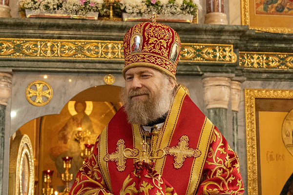 Правящий Архиерей возглавил пасхальное богослужение в Успенском семинарском храме