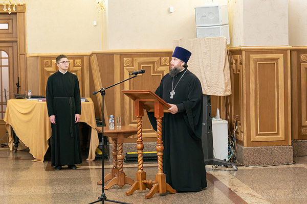 Митрополит Воронежский и Лискинский Сергий возглавил торжественный акт по случаю окончания учебного года в Воронежской духовной семинарии