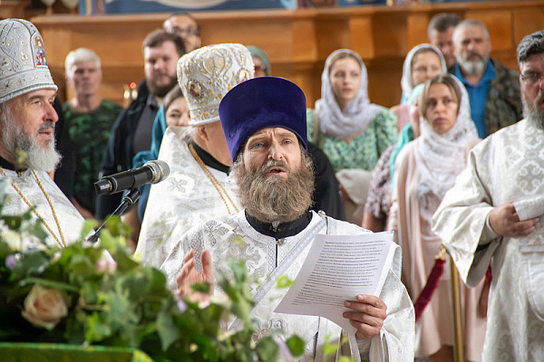 В день Святого Духа митрополит Воронежский и Лискинский Сергий возглавил служение Божественной литургии в Благовещенском кафедральном соборе