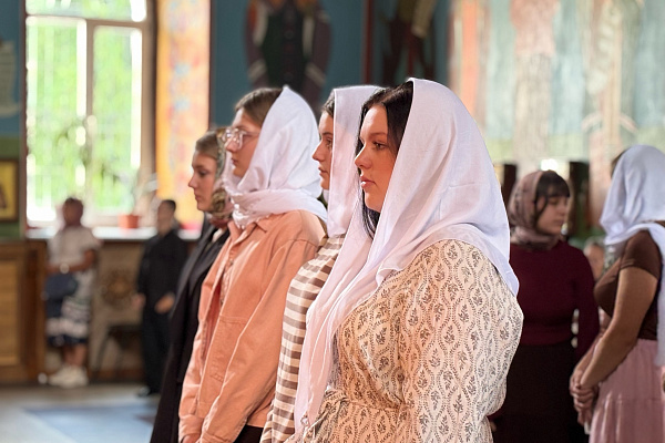 Богослужение в праздник Происхождения Честных Древ Животворящего Креста Господня
