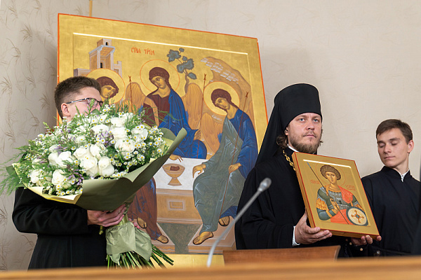 Митрополит Воронежский и Лискинский Сергий возглавил торжественный акт по случаю окончания учебного года в Воронежской духовной семинарии